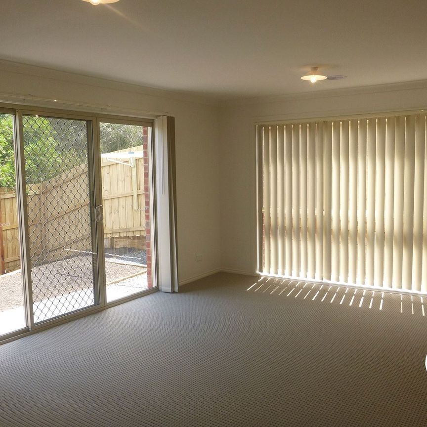 4/12 McClenaghan Place, 3810, Pakenham Vic - Photo 1