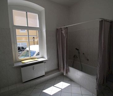 große 2 Zimmer Wohnung mit geräumigen Bad und EBK in Oelsnitz/ Vogtl. - Foto 1