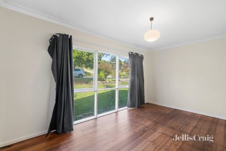 33 Toumlin Grove, Viewbank - Photo 3