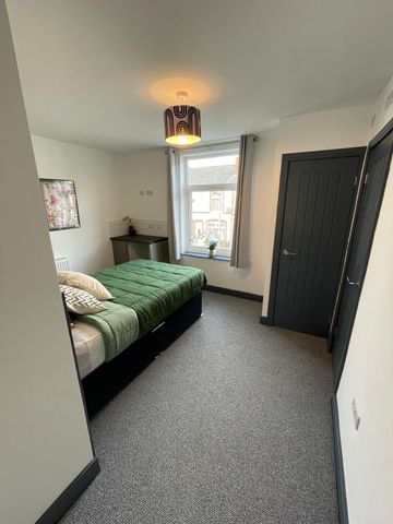 Ensuite Room With Kitchenette - Room 5, Upper Kenyon Street, Thorne DN8 - Photo 5