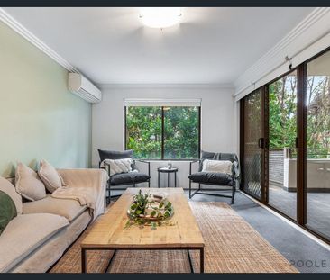 Modern Two-Storey Apartment with Private Yard – A Rare Find! - Photo 5