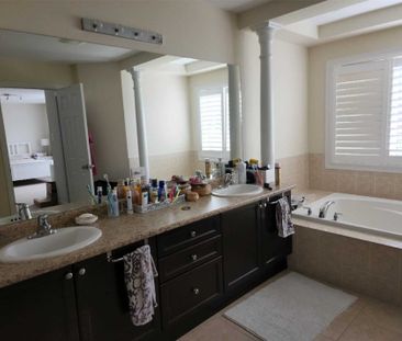 For Lease - 2374 North Ridge Trail, Oakville, Ontario - Photo 2