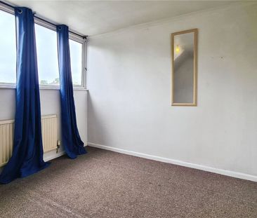 Leyland Gardens, Shinfield, Reading, RG2 - Photo 2