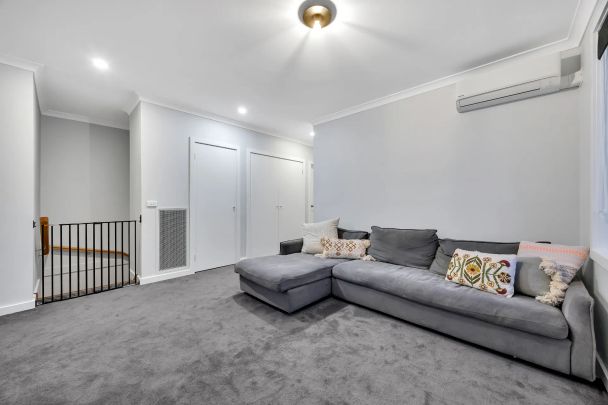Modern 3 Bedroom Home in the Heart of Sunbury - Comfort, Style & Convenience! - Photo 1