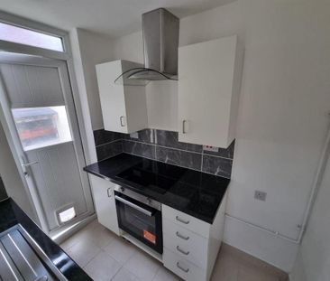 2 bedroom property to rent - Photo 6