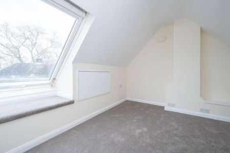 The Parade, Caterways, Horsham, RH12 - Photo 2