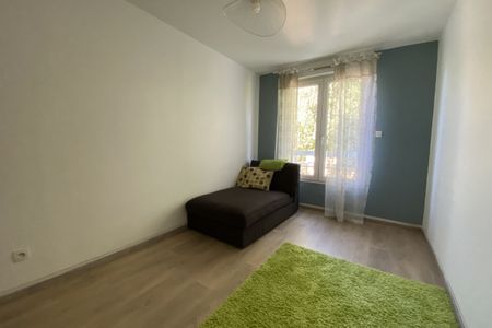 Joli F3 meublé avec terrasse et garage - Robertsau Centre - Photo 2