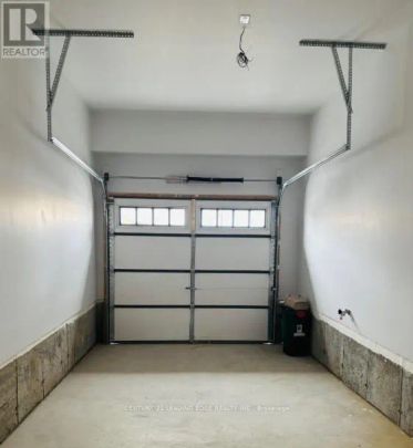 10 REIGATE AVENUE - Photo 1