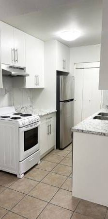 2 Bedroom + 1.5 Bathroom - Fully Renovated unit - Photo 1