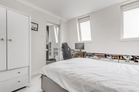 3 bedroom flat in Fulham - Photo 4