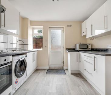 3 bedroom terraced house to rent - Photo 4