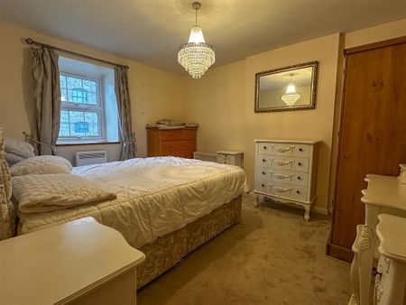 3 bedroom flat to rent - Photo 2