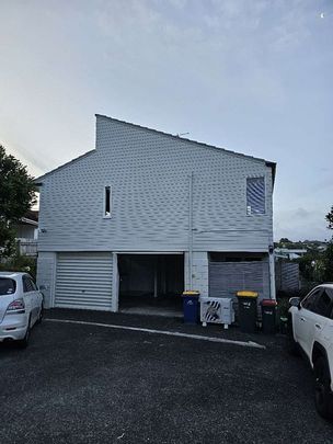 Spacious one bedroom gnd flat - Photo 1