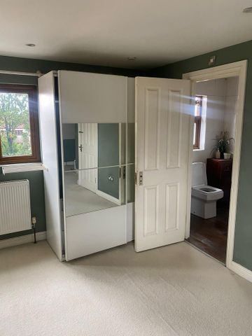 1 bedroom in a flat share to rent - Photo 4