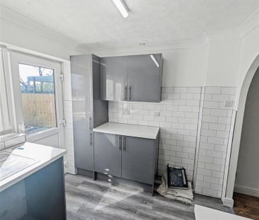 2 bedroom semi-detached house to rent - Photo 5