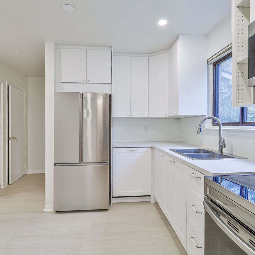 For Lease - 32 Penwick Crescent, Richmond Hill, Ontario - Photo 1