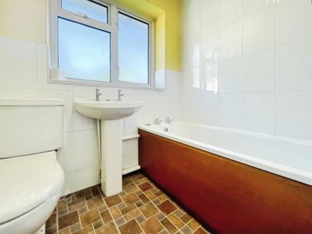 2 bedroom semi-detached house to rent - Photo 5