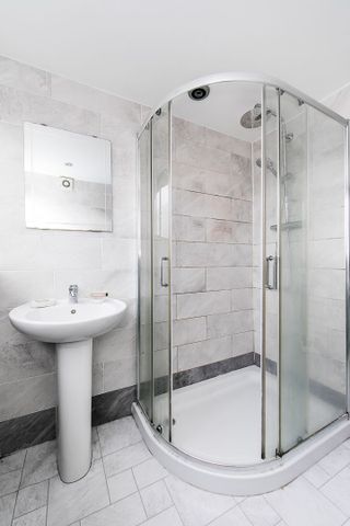 The Village Street, Burley, Leeds - Photo 5