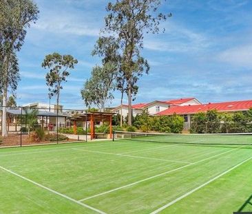 Stylish 3 Bedroom Townhouse with Pool, Gym & Tennis Court Access, P... - Photo 5
