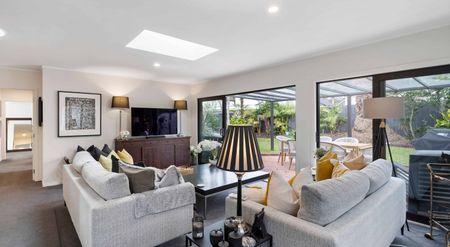 Sunny, Stylish & Single-Level Living in Double Grammar Zone - Photo 2