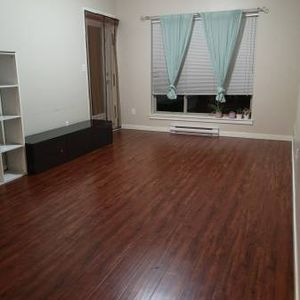 Near Surrey Center 2 bedroom apartment - Photo 2