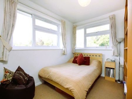 2 Bedroom Flat / Apartment - Northlands Drive, Winchester - Photo 2