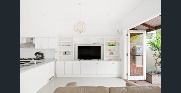 Elegant Parkside Living in a Premier Fitzroy North Location - Photo 1