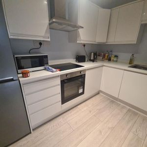 1 bedroom flat to rent - Photo 2