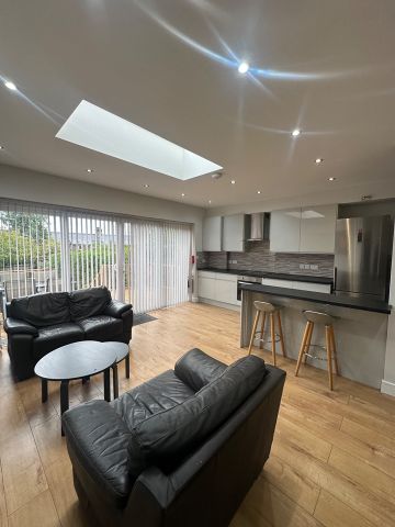 5 Bed Terraced House, Carlisle Avenue, W3 - Photo 3