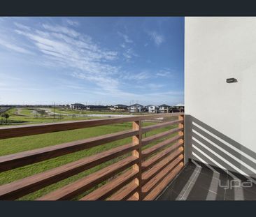 Modern Townhouse - Photo 4