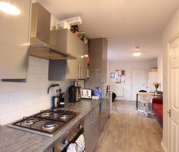 1 bedroom in a house share to rent - Photo 4