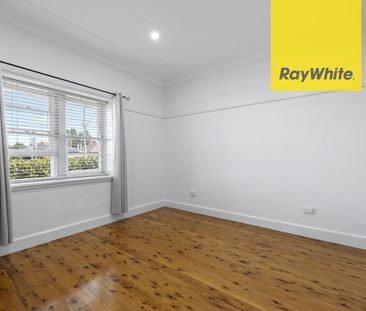 3 bedroom House close to the CBD - Photo 2