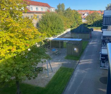 Lysfyldt 3-værelses lejlighed nær vand og park - Foto 1