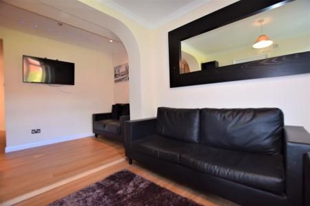 6 Bed Student House - 26 Knight Avenue - Photo 1