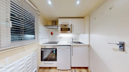 Studio to rent - Photo 5