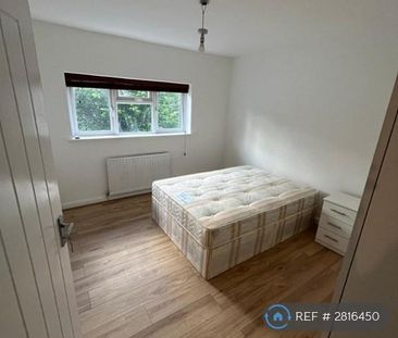 4 bedroom semi-detached house to rent - Photo 3