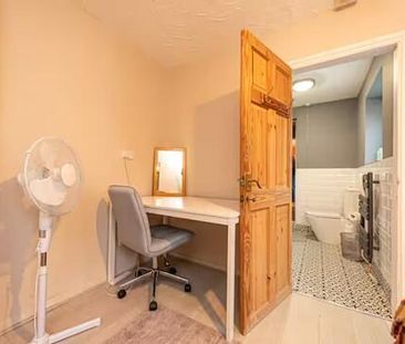 3 bedroom semi-detached house to rent - Photo 3