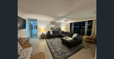 Beach Front, Large 2 Bedroom Fully Furnished Apartment - Photo 3