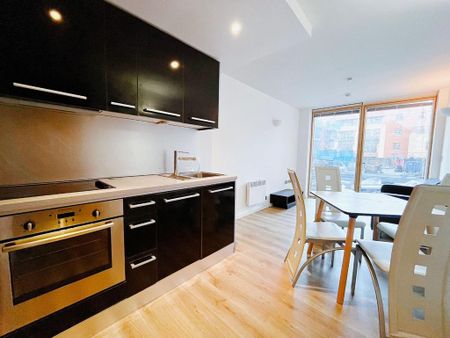 2 bedroom flat to rent - Photo 2