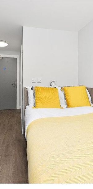 Room in a Shared Flat, Gorgie Road, EH11 - Photo 1