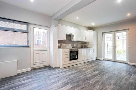Georges Road, Sale, Cheshire, M33 - Photo 2