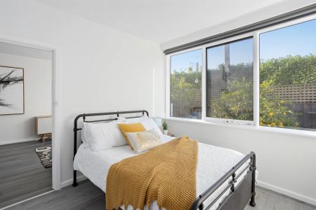 Spacious and sunlit in a sought-after street - Photo 4