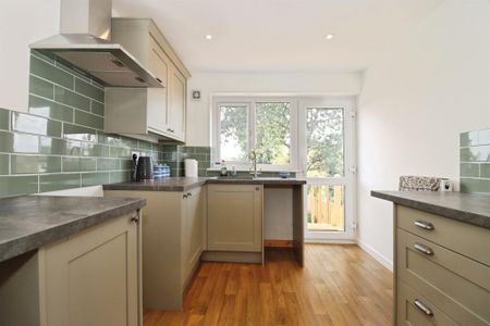 3 bedroom terraced house to rent - Photo 4