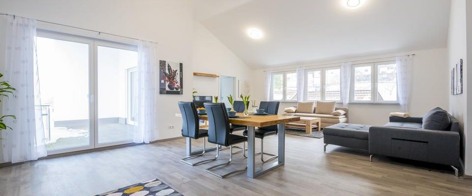 Exklusive Dachgeschosswohnung mit Rheintalblick in Baden-Baden - Photo 1