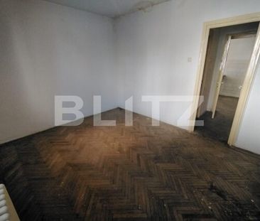 Apartament cu două camere la parter, circular, ultracentral, pretabil sediu firmă - Fotografie 1