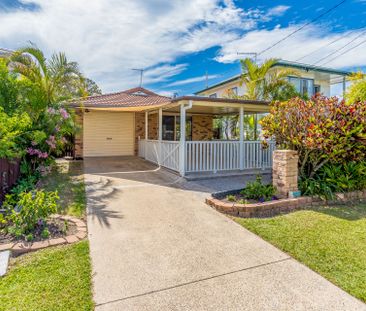 Stroll to the Waterfront - Lowset Brick Home - Photo 2