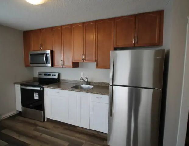 4, 8116 123 Avenue Northwest Elmwood Park, Edmonton, AB | 8116 123 Avenue Northwest Elmwood Park, Edmonton - Photo 1