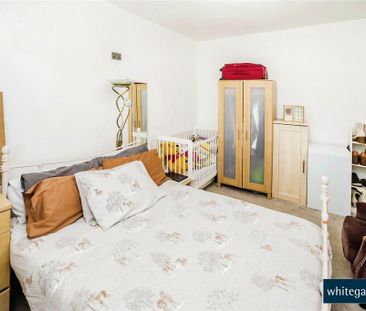 3 bedroom end of terrace house to rent - Photo 5