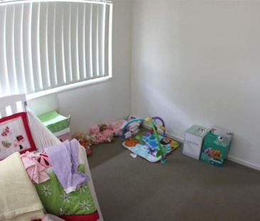 Big 2 story home, close to school, dont miss out! - Photo 4