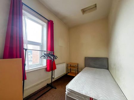 3 bedroom flat to rent - Photo 3